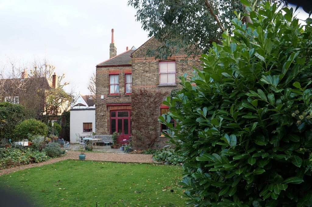 At Home Ealing Exterior photo